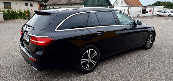 Mercedes-Benz E200 d 2 of 5
