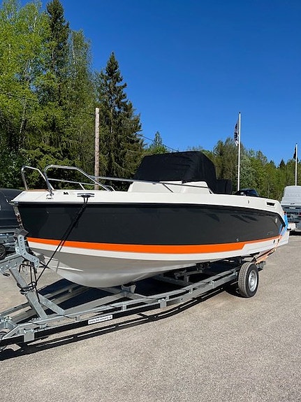 Uttern S65 (maxutrustad) / Mercury F200 XL DS V6 (2024)