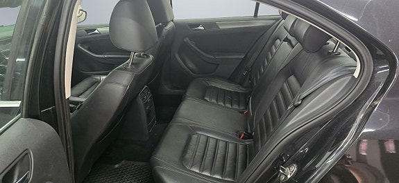 Volkswagen Jetta 6 of 8