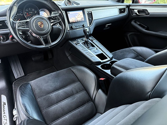Porsche Macan GTS 4 of 4