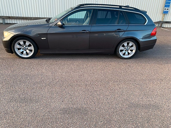 BMW 325d 3 of 5