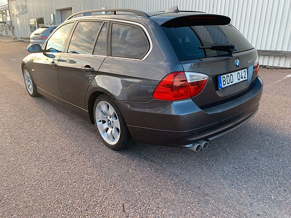 BMW 325d 4 of 5