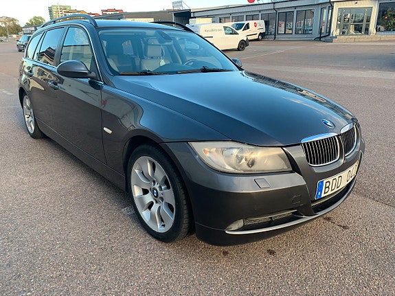 BMW 325d 2 of 5
