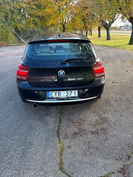 BMW 118d 4 of 5