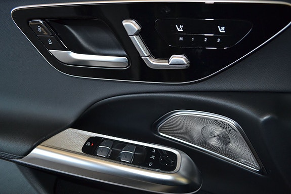 Mercedes-Benz E300 de 6 of 13
