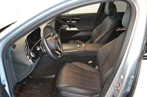 Mercedes-Benz E300 de 4 of 5