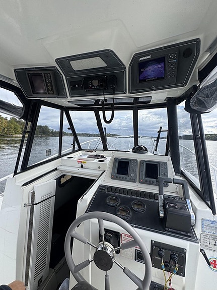 Boston Whaler 27 offshore – Rejäl och sjösäker klassiker 6 of 10