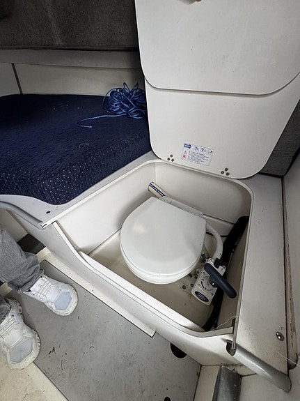 Boston Whaler 27 offshore – Rejäl och sjösäker klassiker 3 of 10