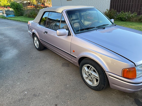 Ford Escort 3 of 11