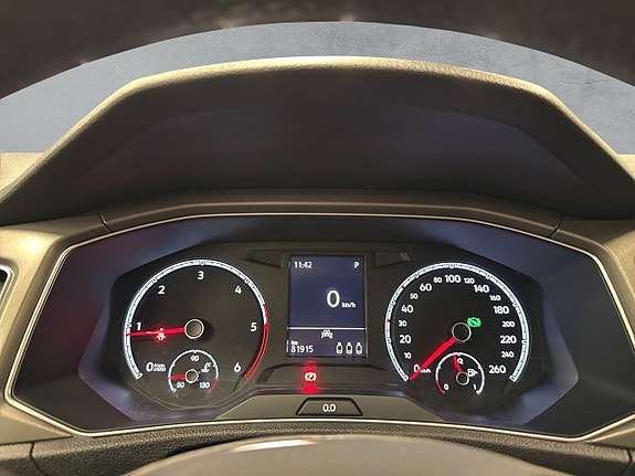 Volkswagen T-Roc 15 of 27