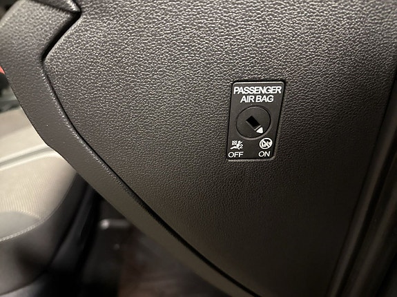 Volkswagen T-Roc 26 of 27