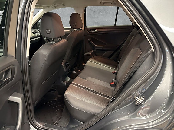 Volkswagen T-Roc 13 of 27
