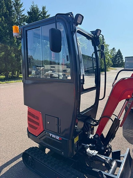 Minigrävare TW12p, alla skopor mm ingår i priset. 11 of 12