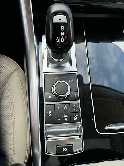 Land Rover Range Rover Sport 25 of 28