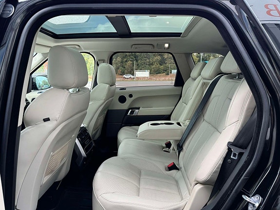 Land Rover Range Rover Sport 13 of 28