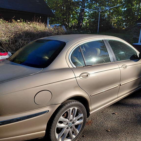 Jaguar X-TYPE 2 of 5