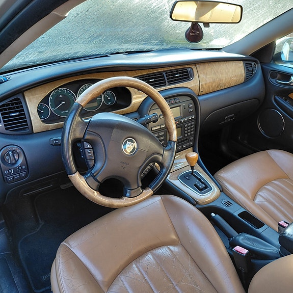 Jaguar X-TYPE 3 of 5