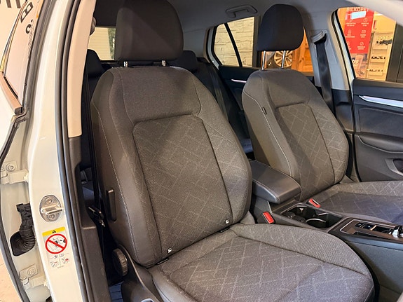 Volkswagen Golf VIII 15 of 20
