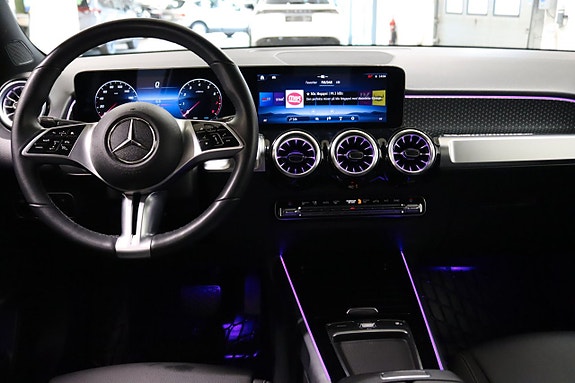 Mercedes-Benz GLB200 12 of 22