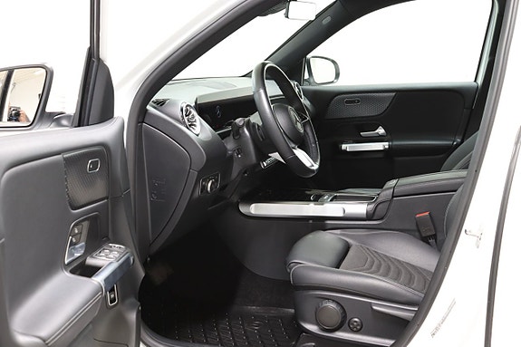 Mercedes-Benz GLB200 10 of 22
