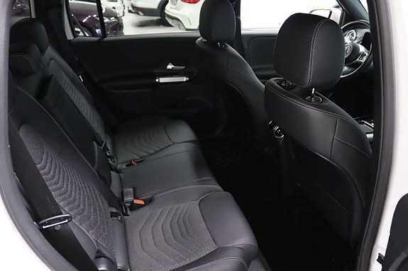 Mercedes-Benz GLB200 22 of 22