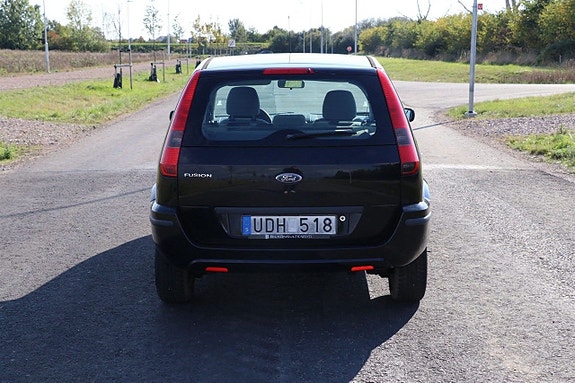 Ford Fusion 6 of 14