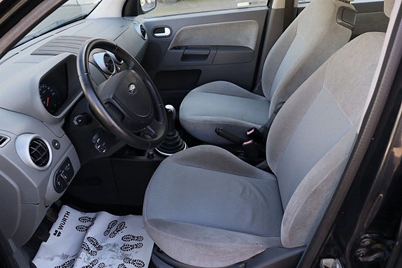 Ford Fusion 8 of 14