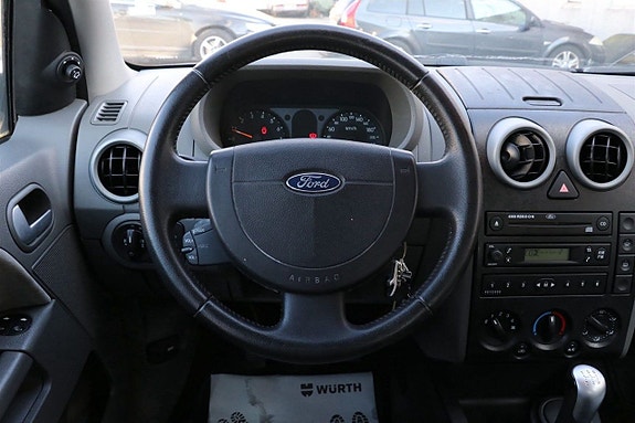 Ford Fusion 12 of 14