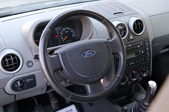 Ford Fusion 9 of 14