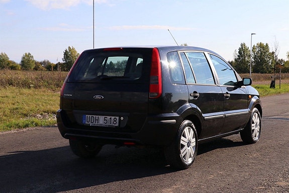 Ford Fusion 7 of 14