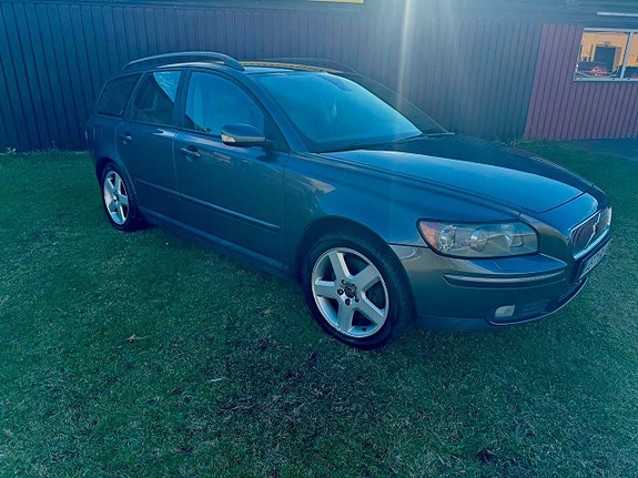 Volvo V50 4 of 5