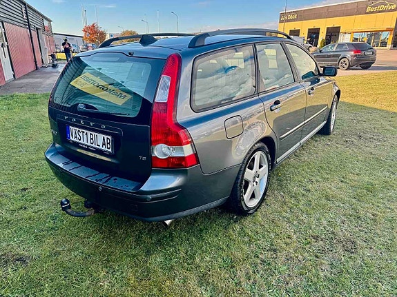 Volvo V50 3 of 5