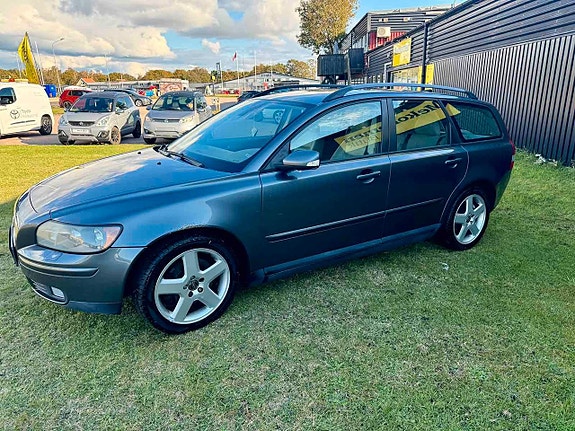 Volvo V50 2 of 5