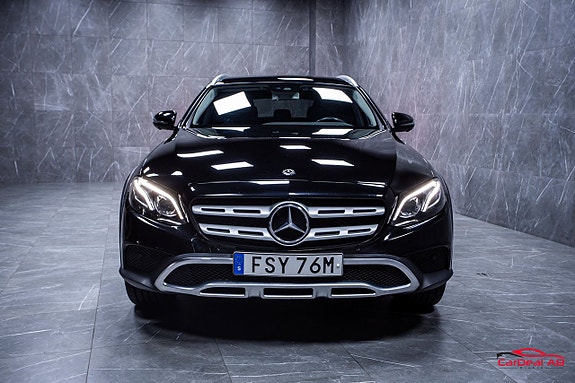 Mercedes-Benz E220 d 2 of 5