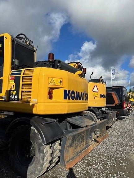 Komatsu PW 148-8 4 of 5