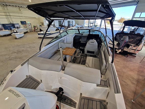 Flipper 650 DC Sun-Top Mercury F200 V6 DTS 5 of 9