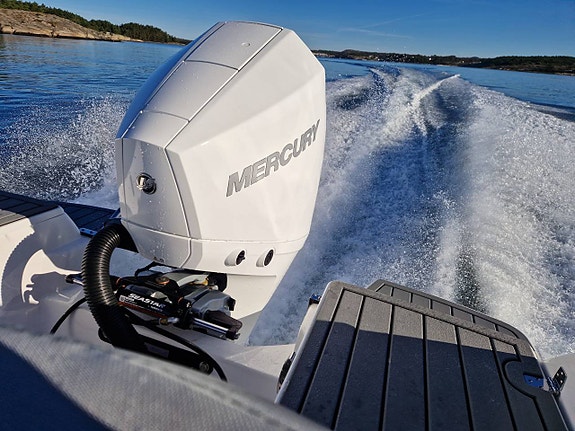 Flipper 650 DC Sun-Top Mercury F200 V6 DTS 8 of 9