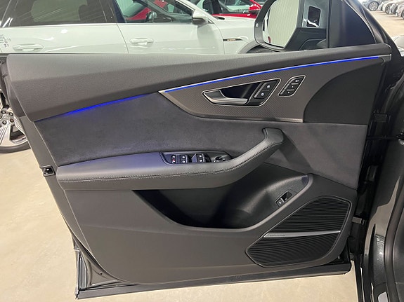 Audi RS Q8 14 of 26