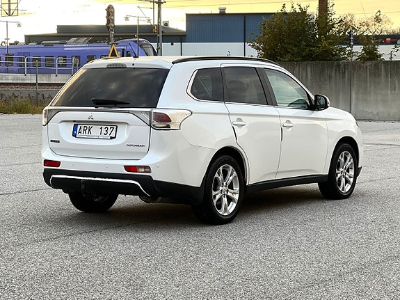 Mitsubishi Outlander 3 of 5