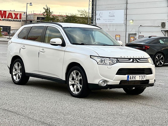 Mitsubishi Outlander 2 of 5