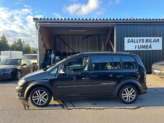 Volkswagen Touran Cross 9 of 16