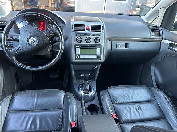 Volkswagen Touran Cross 12 of 16