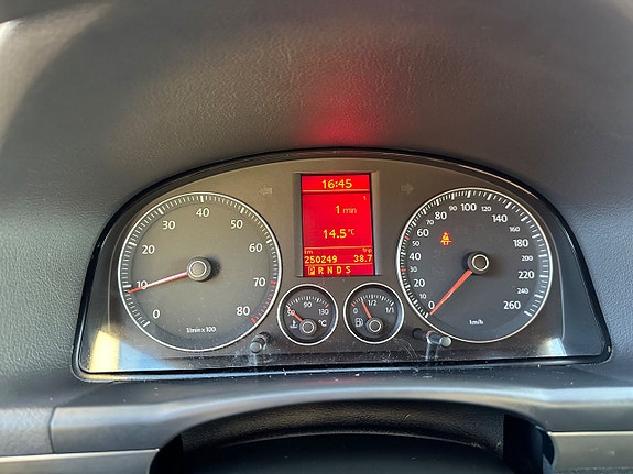 Volkswagen Touran Cross 11 of 16