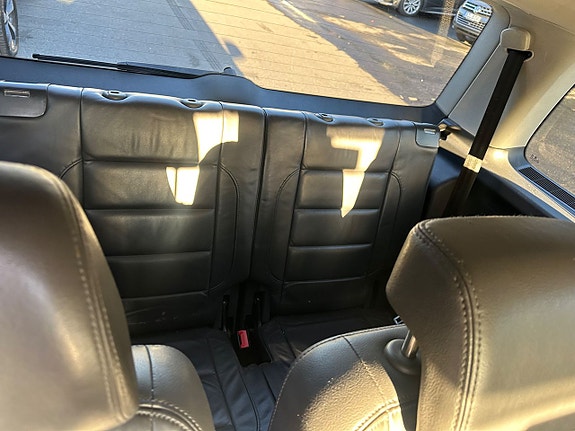 Volkswagen Touran Cross 13 of 16