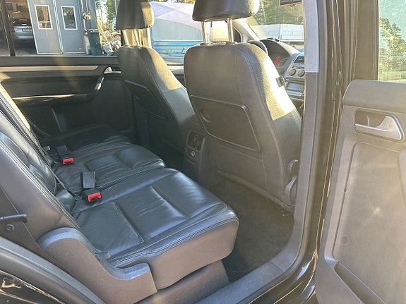 Volkswagen Touran Cross 14 of 16