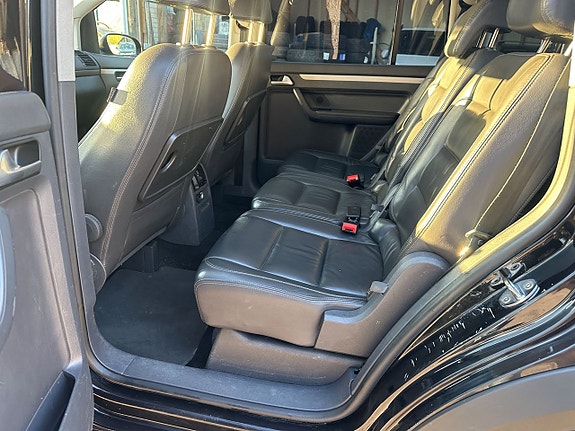 Volkswagen Touran Cross 10 of 16