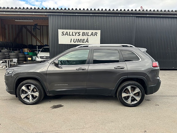 Jeep Cherokee 6 of 12