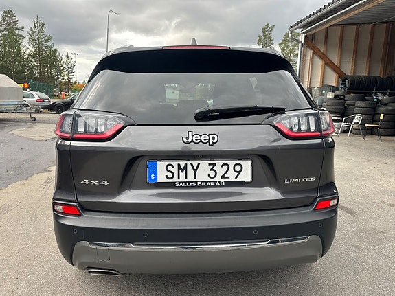 Jeep Cherokee 4 of 5