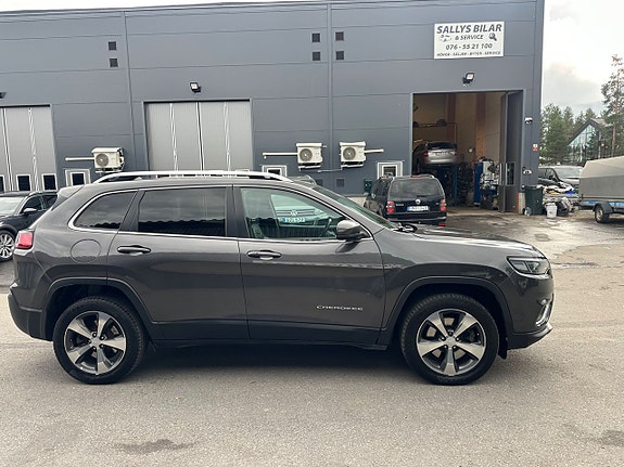 Jeep Cherokee 3 of 5