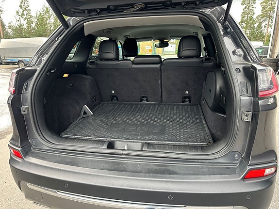 Jeep Cherokee 10 of 12